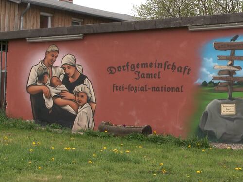 Quel villaggio in mano ai neonazi: "Siamo i contadini del Reich"
