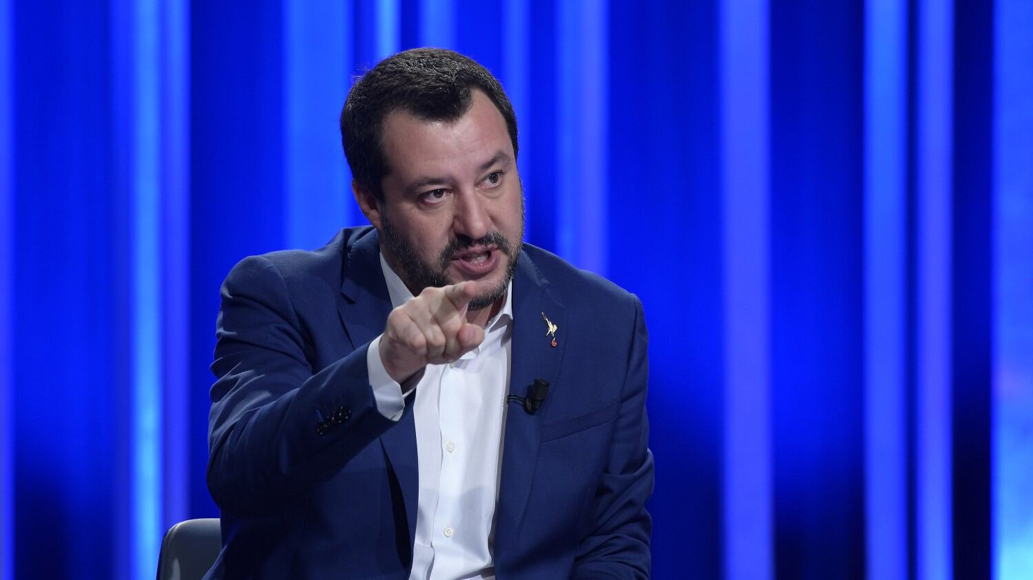 Reddito di cittadinanza, Salvini avverte: "I furbi non vedranno una lira"
