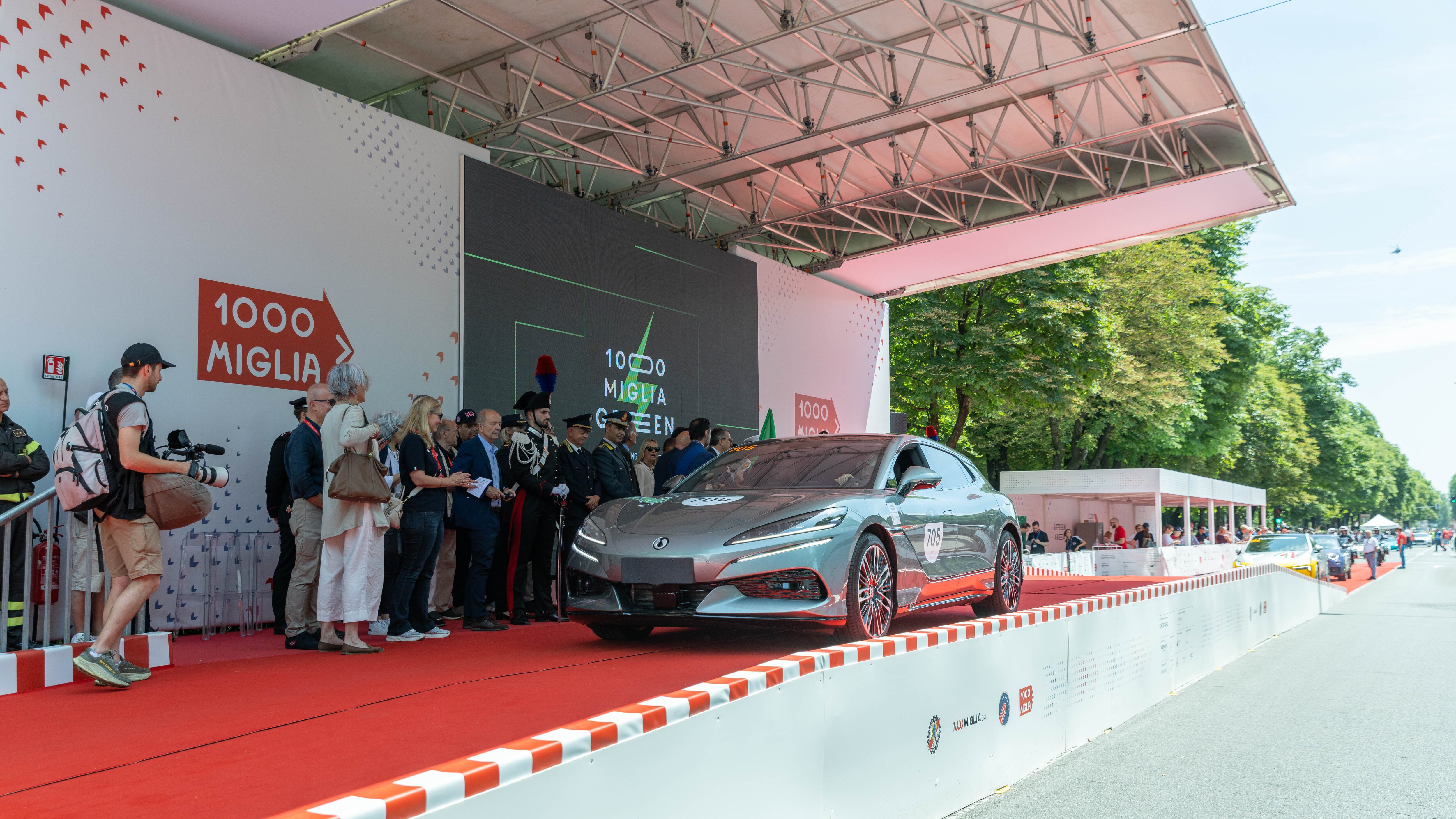Alla 1000 Miglia Green 2025 debutta Denza Z9GT: lusso, tecnologia e sostenibilità in gara