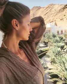 Martina Colombari hot in reggiseno trasparente 13