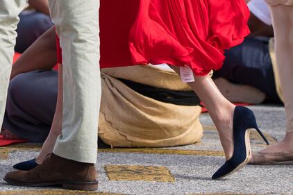 Dall'abito di Meghan spunta il cartellino 1