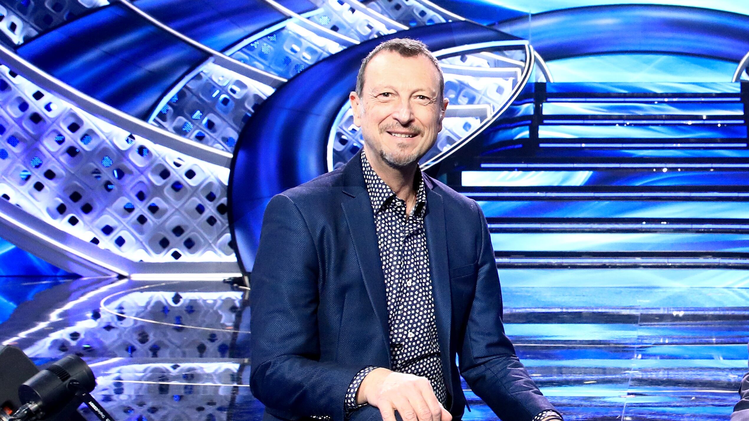Sanremo, arriva l'annuncio di Amadeus: ecco i duetti e le cover in gara