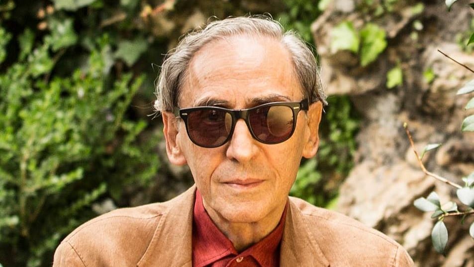 Ma al riservatissimo Battiato piacciono tutte queste parole su come sta Battiato?