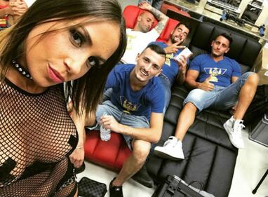 Malena sexy ringrazia i fan  8