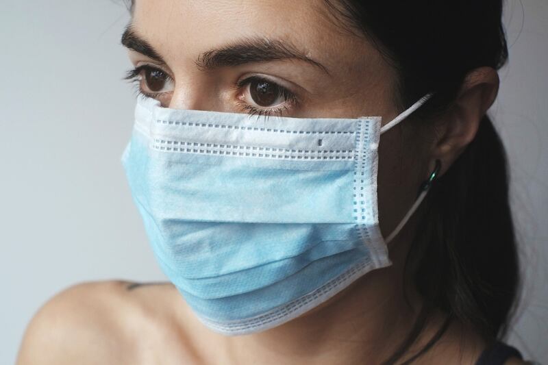 L'ultima idiozia: la mascherina rende sexy