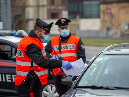 La folle autocertificazione a Roma: "Vado a comprare hashish"