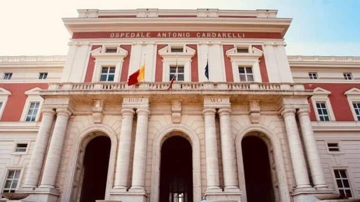Terrore al Cardarelli: paziente con il Covid tenta di dar fuoco al pronto soccorso