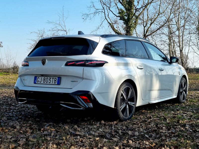 Peugeot 308 SW, guarda le foto 9