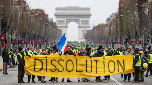 I Gilet gialli invadono Parigi nella quinta giornata di proteste 1