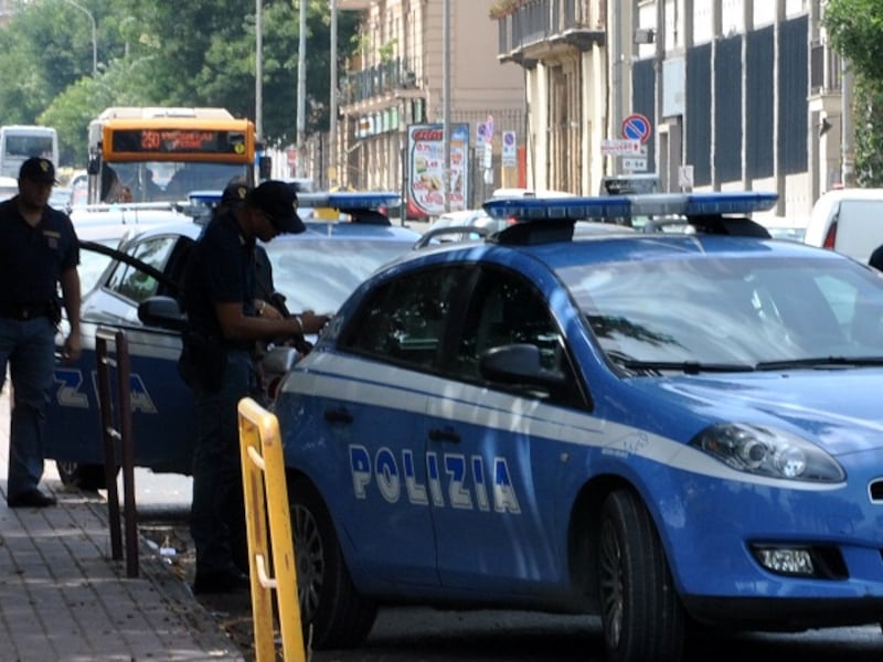 Padova, sputi e botte ai passanti: rifugiato politico nigeriano pluripregiudicato se la cava con foglio di via