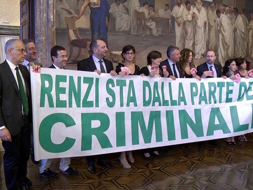E Matteo dà la mancia anche ai detenuti