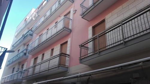 esterno casa topaia
