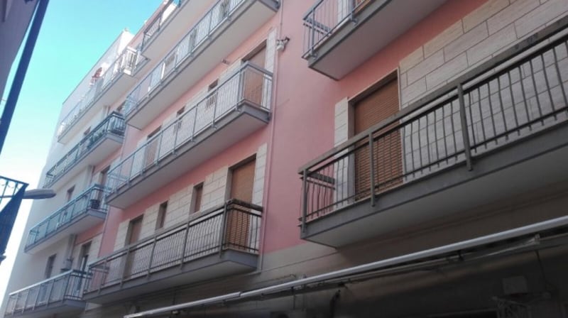 esterno casa topaia