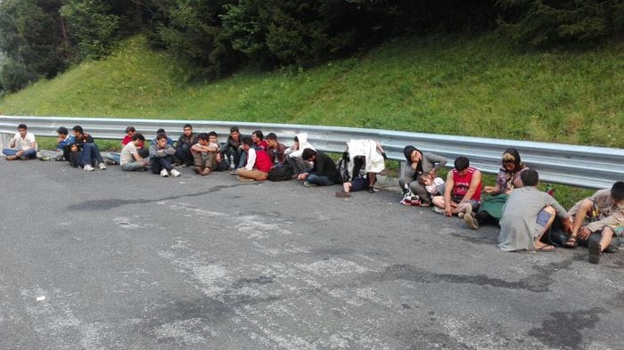 La sinistra vota per dare le caserme ai profughi