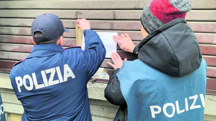 Uscita di sicurezza ostruita e blindata, chiuso il "Crystal Club"
