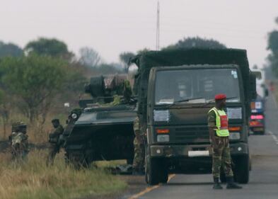 Carriarmati per le strade di Harare 6