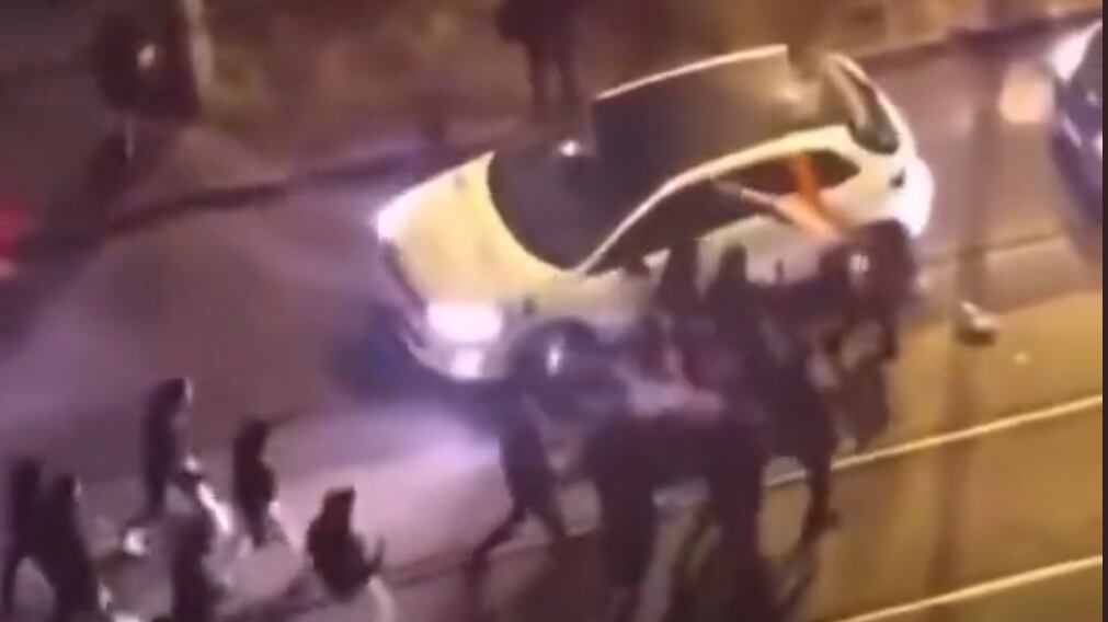 "Se avessi più rispetto per il Paese che ti nutre...". In Francia è polemica per la morte del tifoso