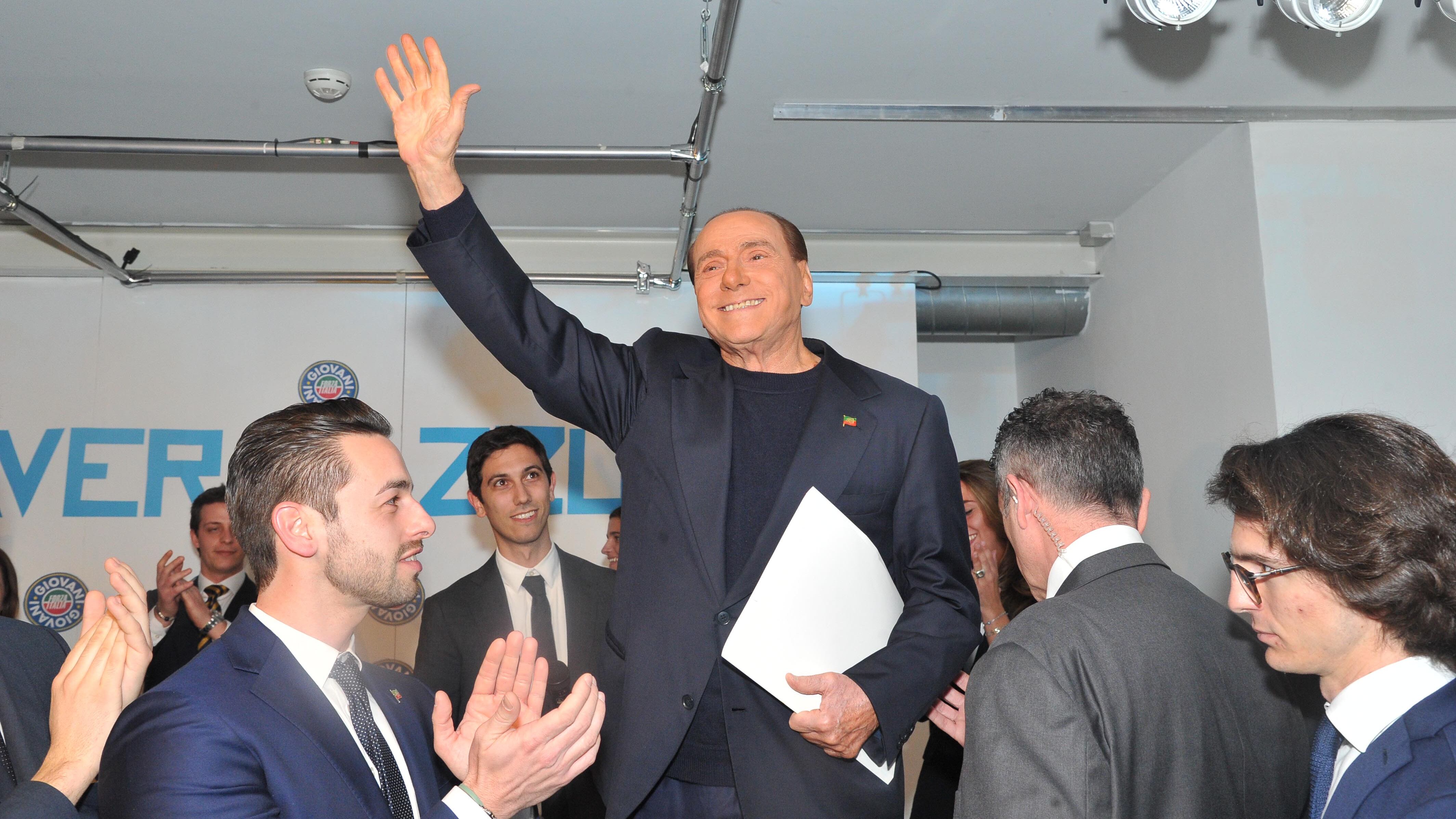 Le elezioni si allontanano Berlusconi non cambia linea