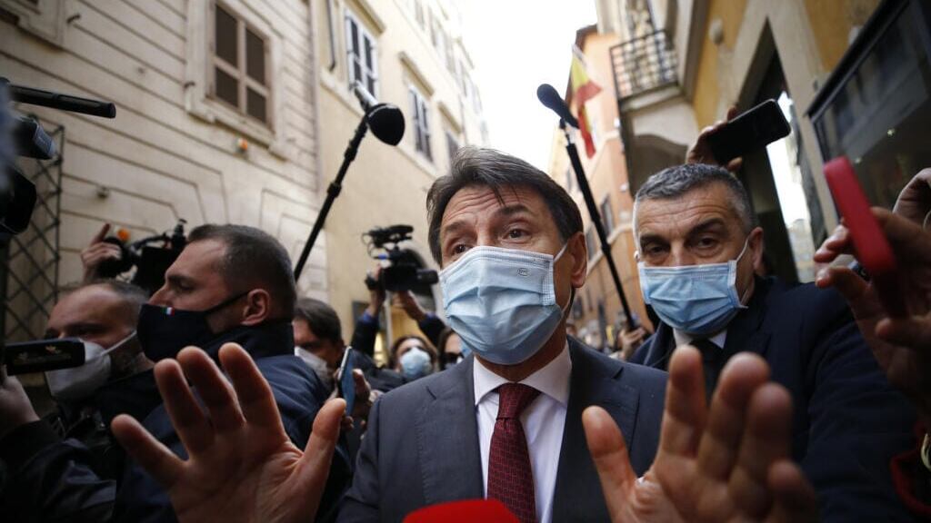 Il blitz di Grillo azzoppa Conte. "Sono il garante, non un c.."