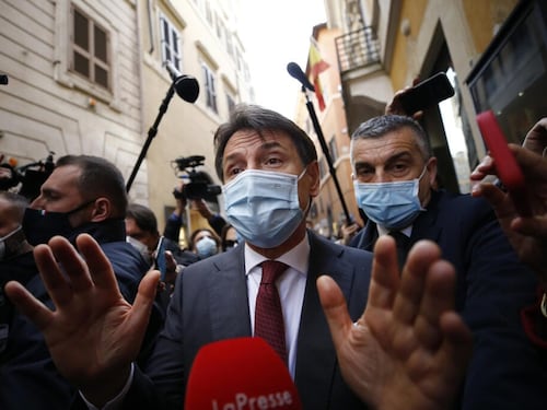 Il blitz di Grillo azzoppa Conte. "Sono il garante, non un c.."