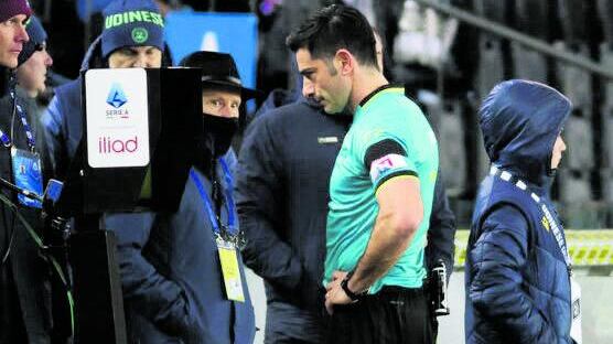 Svolta Var: l’arbitro spiegherà ai tifosi
