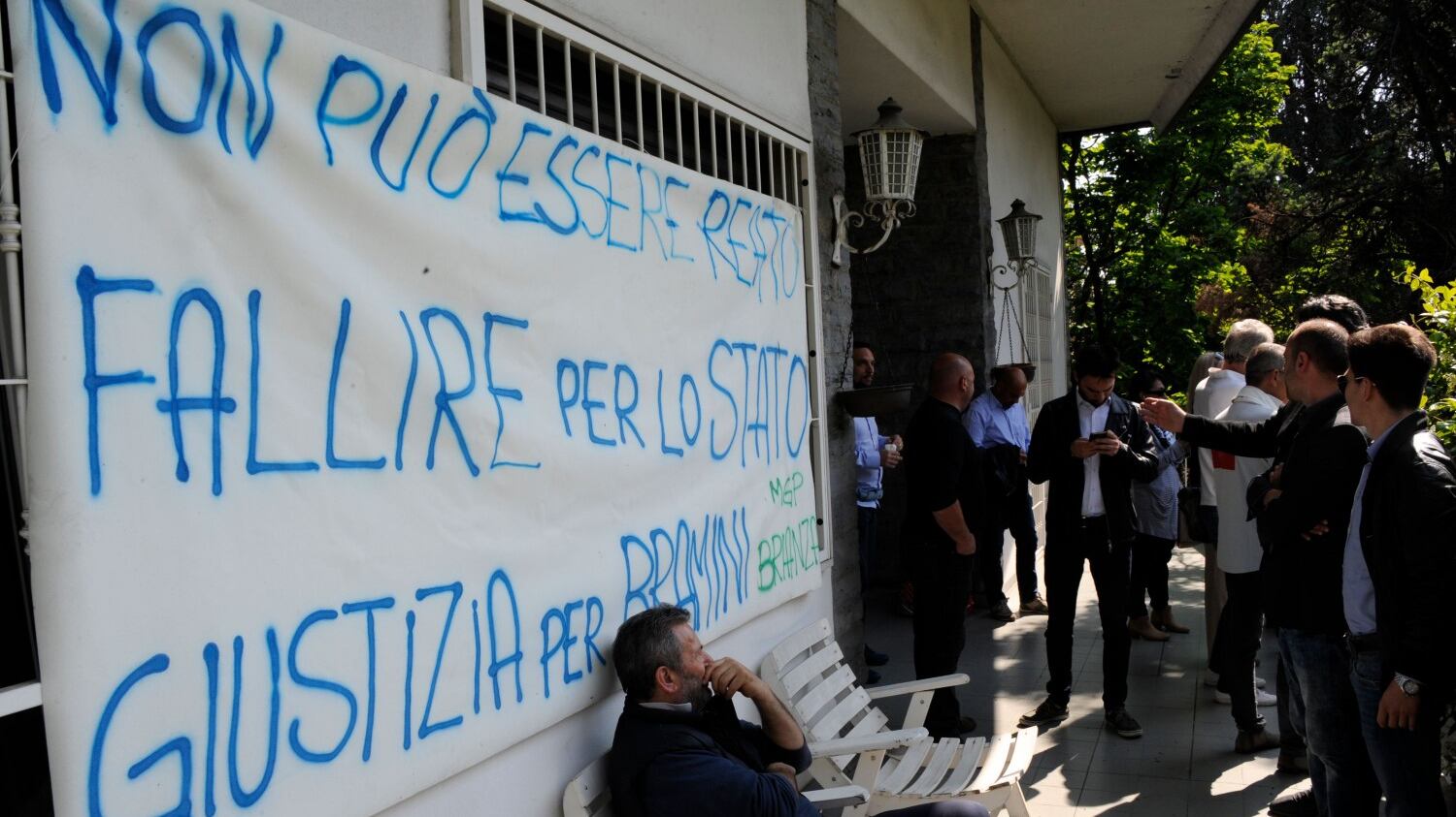 Fallisce perché lo Stato non paga: imprenditore sfrattato dagli ufficiali giudiziari