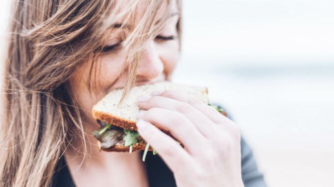 Perché la sera si ha più fame? Colpa di un ormone