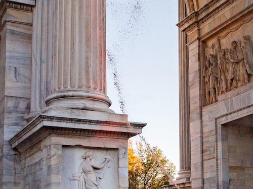 Arco della Pace deturpato con vernice. Agli ambientalisti condanna di 4 mesi