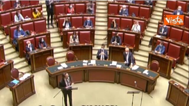 Grillino accusa Lombardia, la Lega: "Buffone!". Bagarre alla Camera