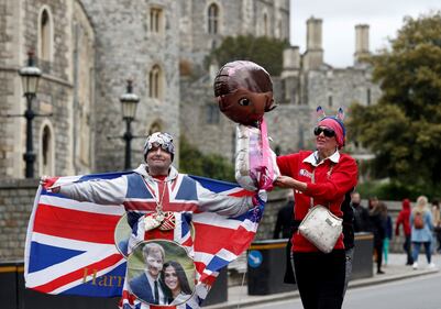 Londra, il popolo inglese attende notizie sul royal baby di Markle e di Harry  8