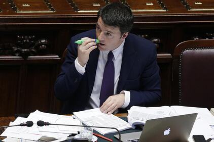 Caffè, succo, evidenziatori in bocca: le distrazioni di Matteo 1