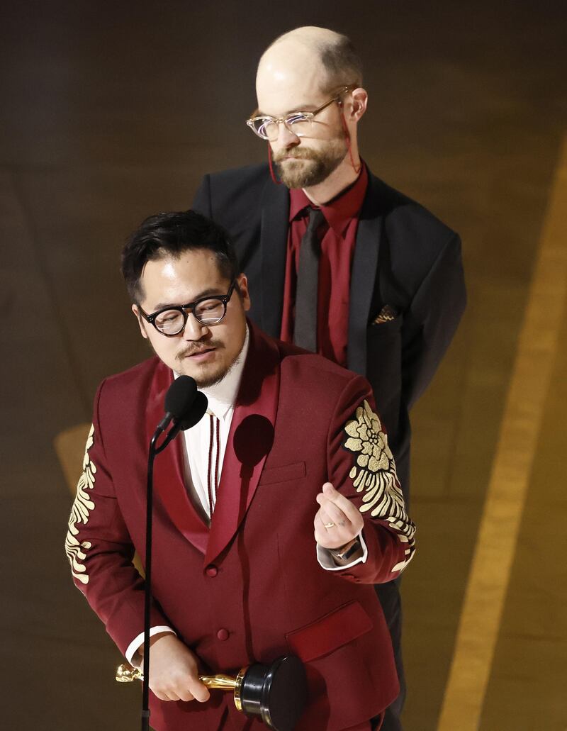 Daniel Scheinert e Daniel Kwan premiati con l'Oscar per la migliore regia per il film "Everything Everywhere All at Once"