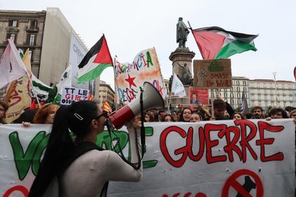 Manifestazione contro il G7 a Napoli 14