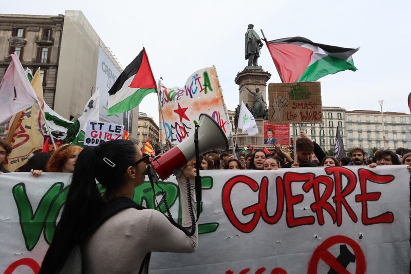Manifestazione contro il G7 a Napoli 14