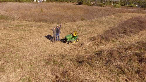 Clitoride gigante disegnato in un campo nel sud della Francia 6