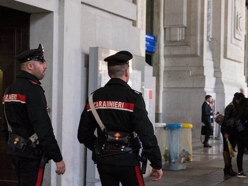 Pedinati in treno, rapinati in Centrale. Banda in manette