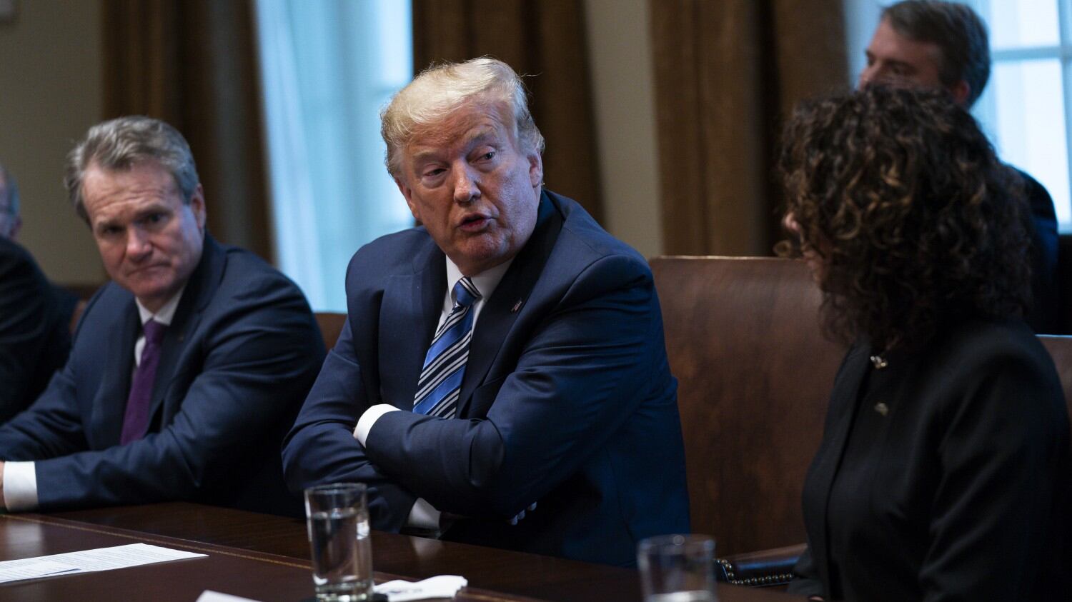 Pure New York e Los Angeles chiuse per virus Trump: "Finirà ad agosto, rischio recessione"
