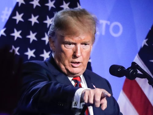 "Scomparso un faldone sul Russiagate": l'ultima accusa contro Donald Trump