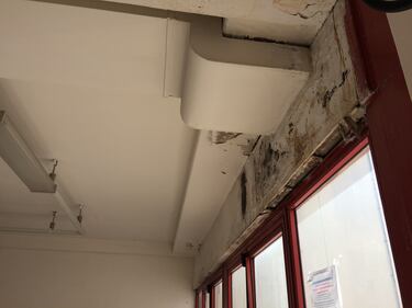 Scuole belle?  Così sono ridotte a Napoli 4
