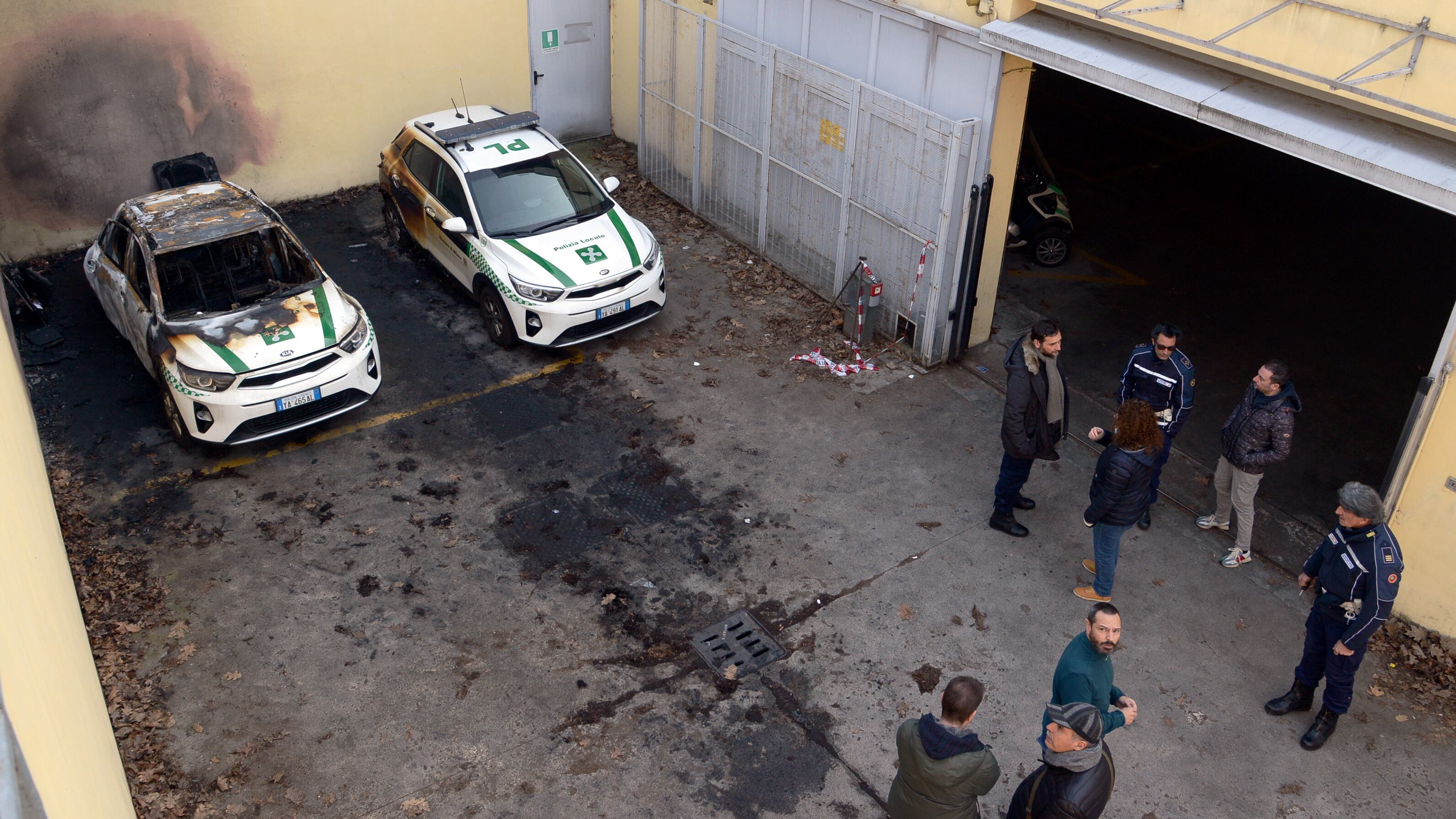 Molotov contro i vigili. "Sono atti terroristici nessuna tolleranza"