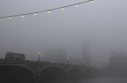 Il fascino di Londra avvolta dalla nebbia 5