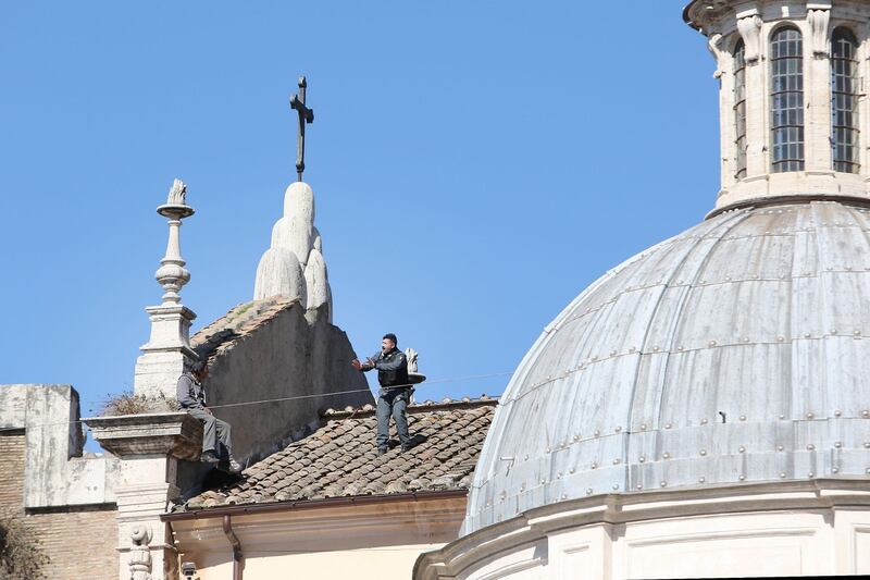 Occupano la basilica di piazza del Popolo: "Mai con Salvini" 5