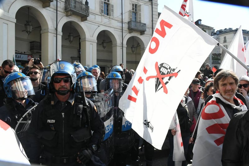 Torino, scontri tra polizia e No Tav 9