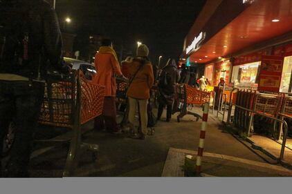 Coronavirus, l'assalto notturno ai supermercati 3