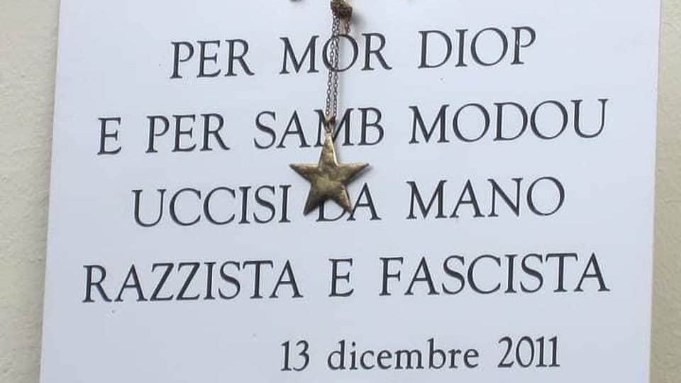 "Mano razzista e fascista": la gaffe del "prete dei migranti"