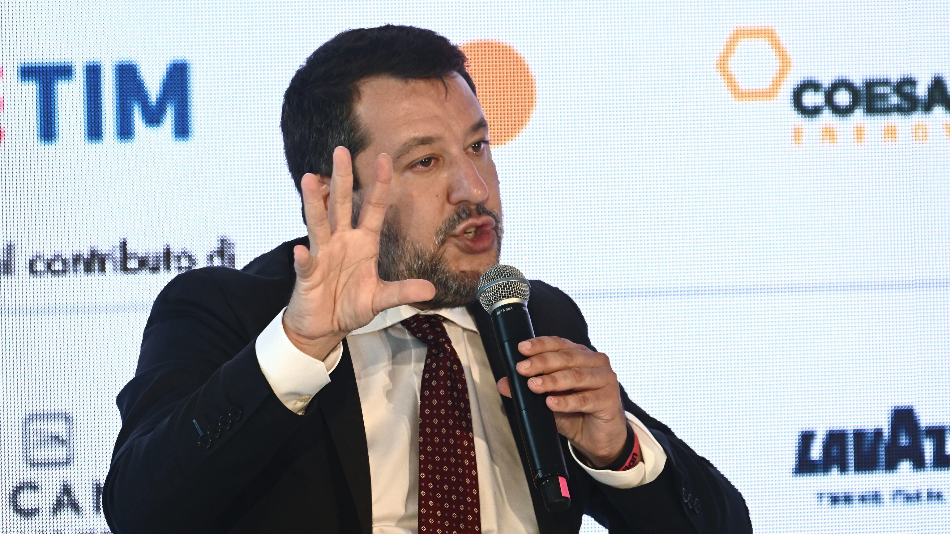 La Lega firma la tregua, Salvini con Giorgetti rilancia l'asse del Nord