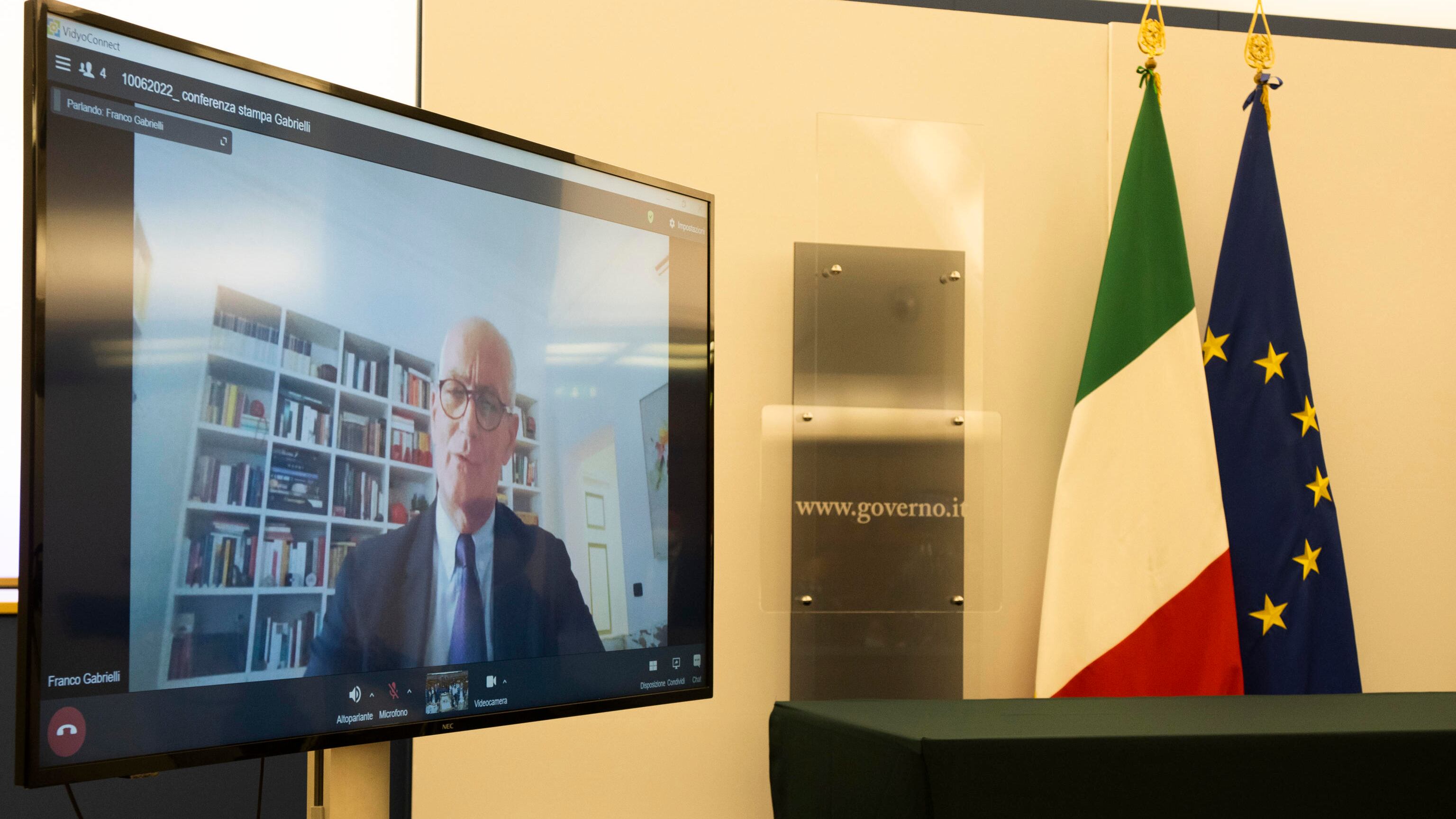 La verità di Gabrielli: "Ecco cosa è successo con le liste pro-Putin in Italia"