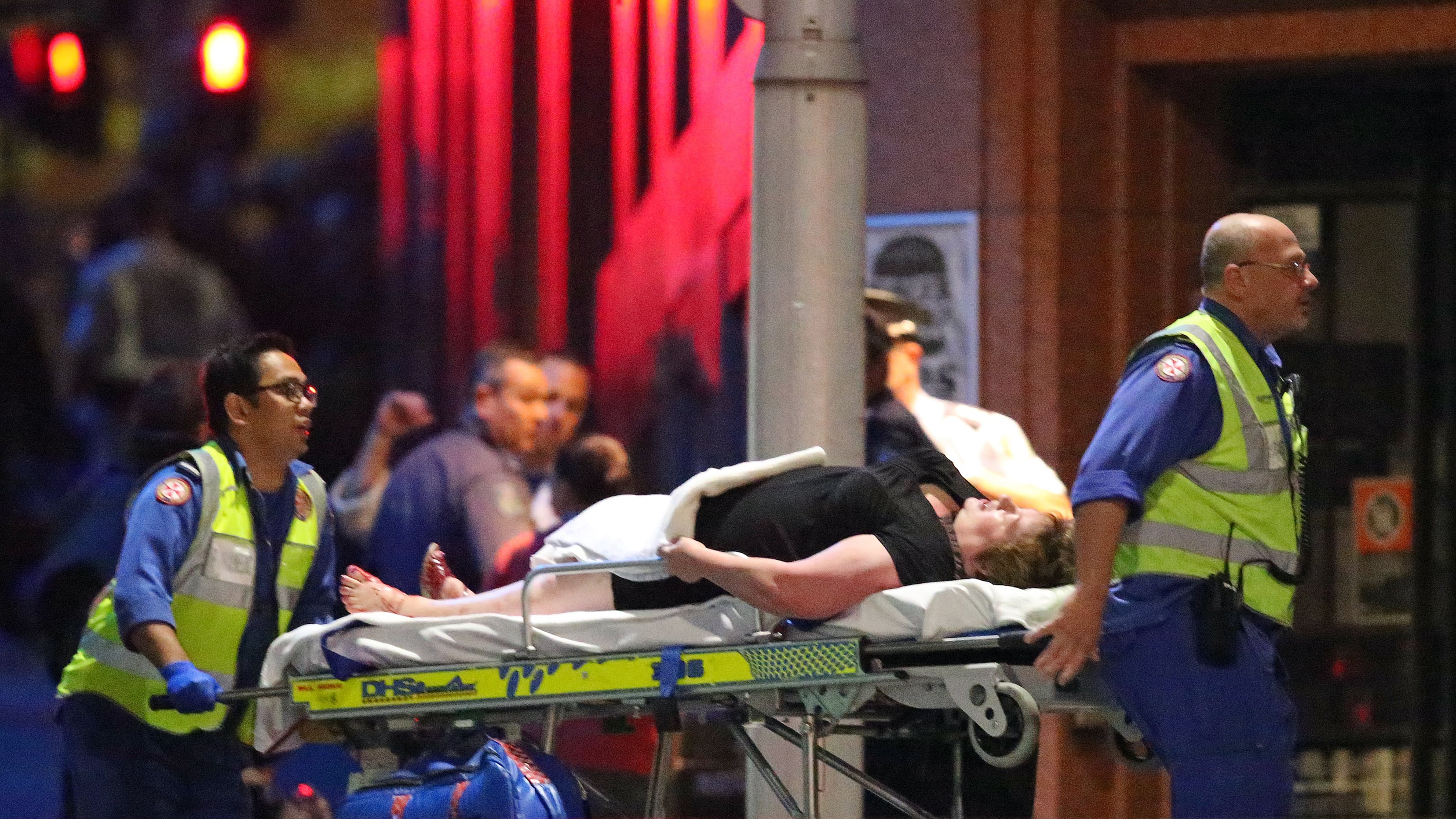 Terrore a Sydney, decine di ostaggi sequestrati per ore. Tre morti
