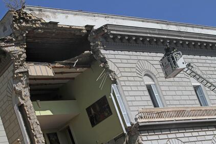 Napoli, crolla palazzo 18