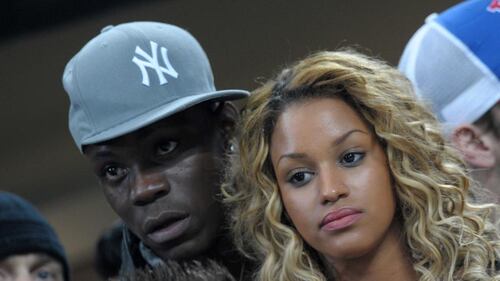 Mario Balotelli a Portofino: abbracci e sguardi languidi con le amiche 7